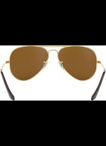 ⁦راي بان نظارة شمسية أفياتور بولاريزد كاملة الحواف - RB3025 001/57 58 - مقاس العدسة: 58 ملم - ذهبي⁩ - الصورة ⁦6⁩