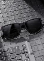 ⁦رويس نظارة شمسية مربعة مستقطبة رجالية، نظارة الشمس الواقية من الأشعة فوق البنفسجية 400 بإطار PC، ظلال شمس مضادة للوهج عصرية للرجال مناسبة للقيادة وصيد الأسماك والسفر، 61 مم⁩ - الصورة ⁦3⁩