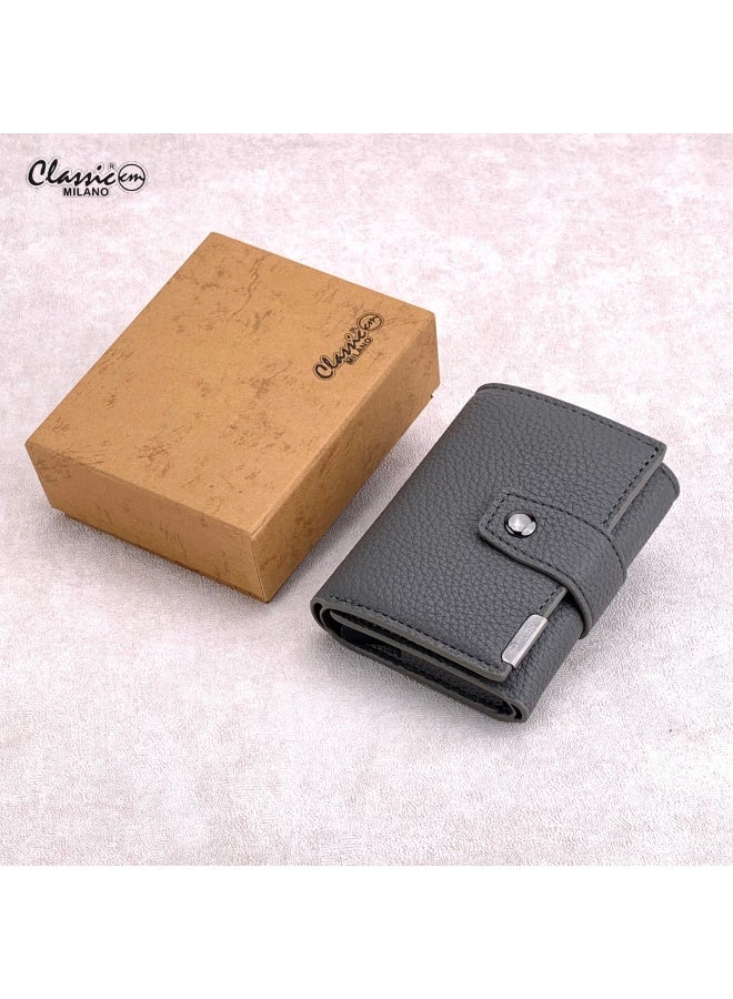 d110b366-c90e-4700-a43c-a3301ce6ff8a.jpg كلاسيك ميلانو محفظة كلاسيك ميلانو بحماية RFID للرجال والنساء - حامل بطاقات أوتوماتيكي بتصميم بوب أب - محفظة بطاقات آمنة ومدمجة للرجال - محفظة أنيقة للرجال والنساء - الصورة 1