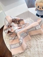 gray and pink scarf - Image 8