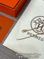 Amulettes Constance pendant - Image 2