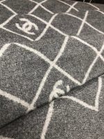 CHANEL Gray plaid scarf set - Image 12