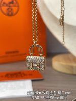 Amulettes Constance pendant - Image 9