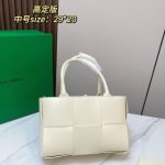 BV Woven Tote Bag white