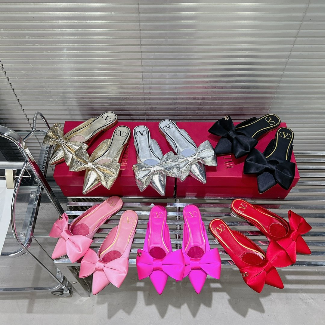 1440079f36263db5a10c6e3400fc45ed8a7bab76.jpg 24 Spring/Summer Classic Bow Mule Sandals - Image 1