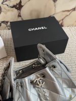 Chanel 25s hobo silver - Image 4