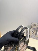 Dior On the go Tote Bag - Image 4