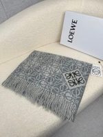 Anagram scarf in wool and cashmere grey