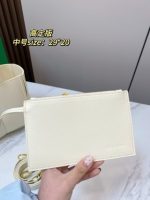 BV Woven Tote Bag white - Image 7