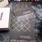 CHANEL Gray plaid scarf set