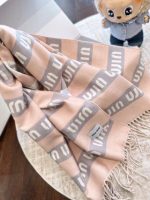 gray and pink scarf - Image 2