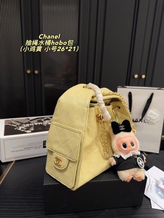 42c537a904ce3a548b70b6b335a287c0.jpg CHANEL small Handbag yellow - Image 1