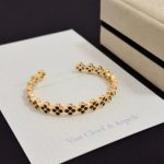 Gold and silver bracelets - Image 10