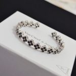 Gold and silver bracelets - Image 3