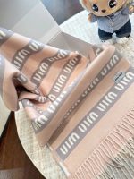 gray and pink scarf - Image 3