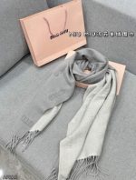 Grey double-sided scarf - Image 5