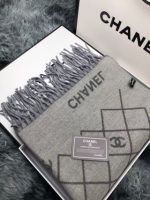 CHANEL Gray plaid scarf set - Image 11