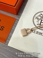 Amulettes Constance pendant - Image 5