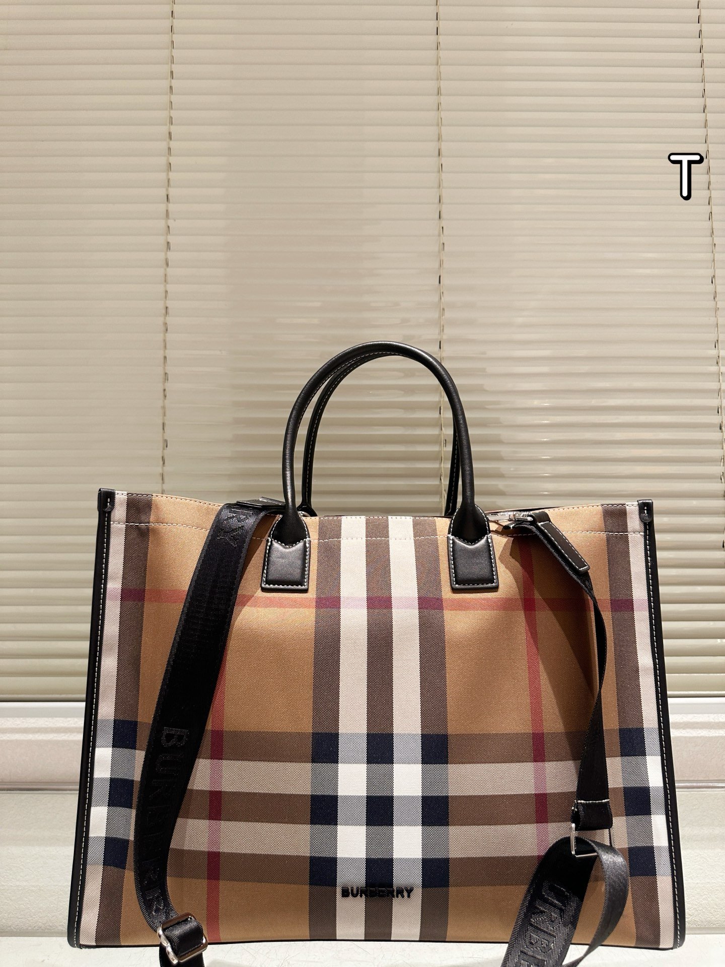 76df845b121258ea5b299b4031dc577e.jpg Dark birch brown - Image 1