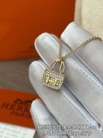 Amulettes Constance pendant - Image 6