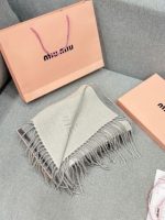 Grey double-sided scarf - Image 4