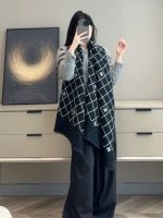 CHANEL Wool Black & White - Image 9