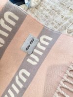 gray and pink scarf - Image 6