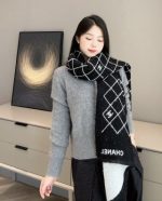 CHANEL Wool Black & White - Image 4