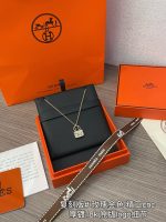 Amulettes Constance pendant - Image 11