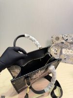 Dior On the go Tote Bag - Image 6