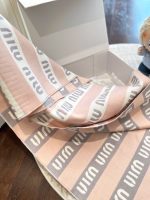 gray and pink scarf - Image 12