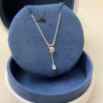 Extrait de N°5 necklace - Image 2