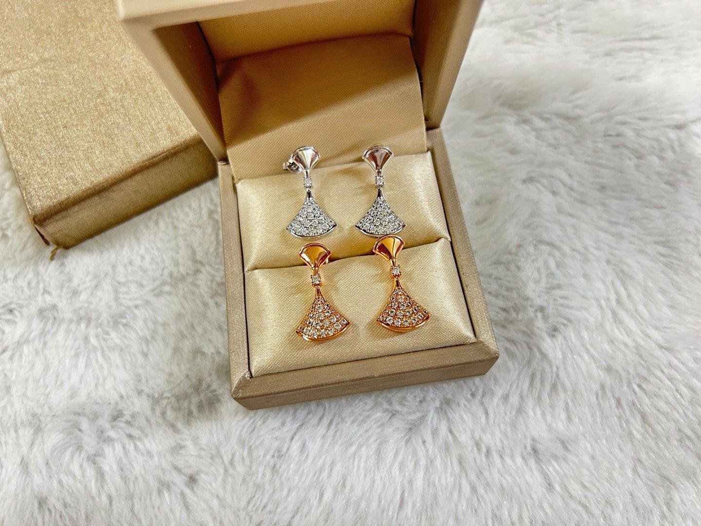 bb23512187893d1086937b30034c7517.jpeg Divas' Dream Earrings - Image 1