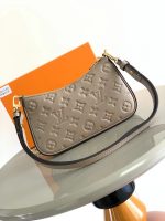 Easy Pouch On Strap - Image 4