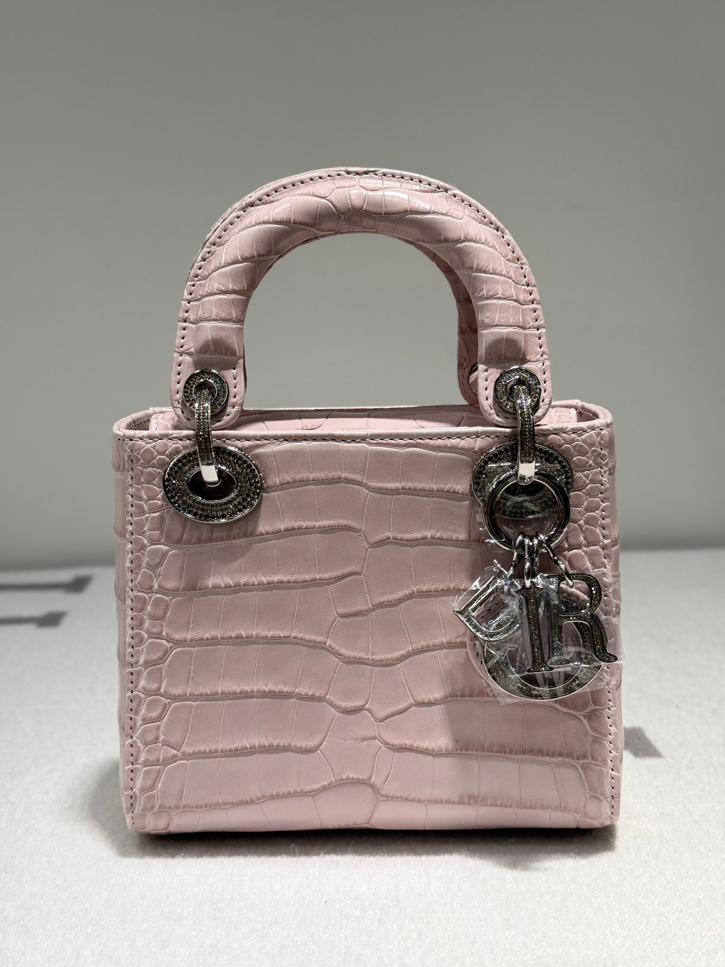 c9a06d22e9befa0eb454aabce9e9345c5406c40d.jpg 17cm - Image 1