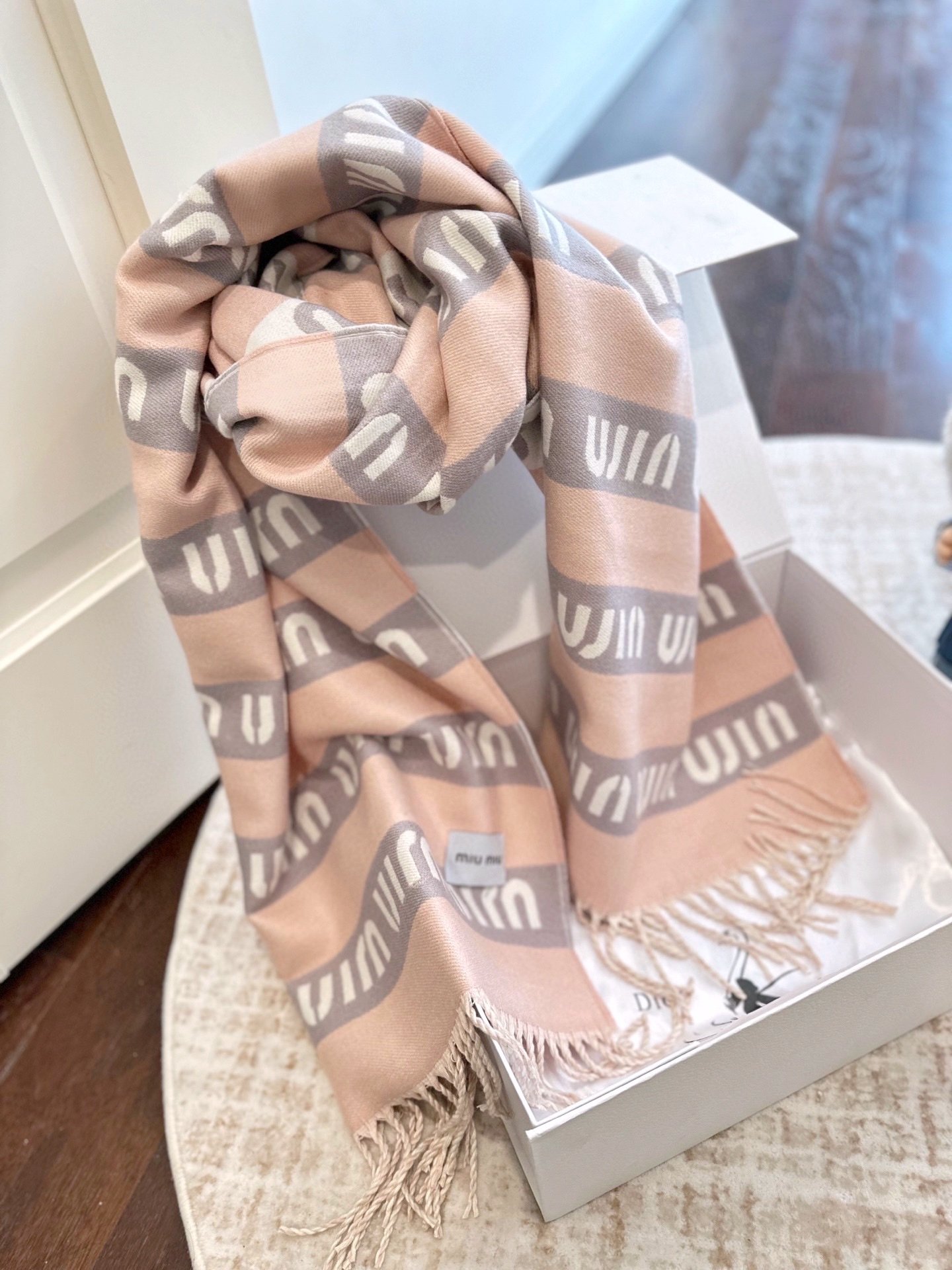 ca9b9b7bcd4ea749c075f6e9faa23dcf.jpg gray and pink scarf - Image 1