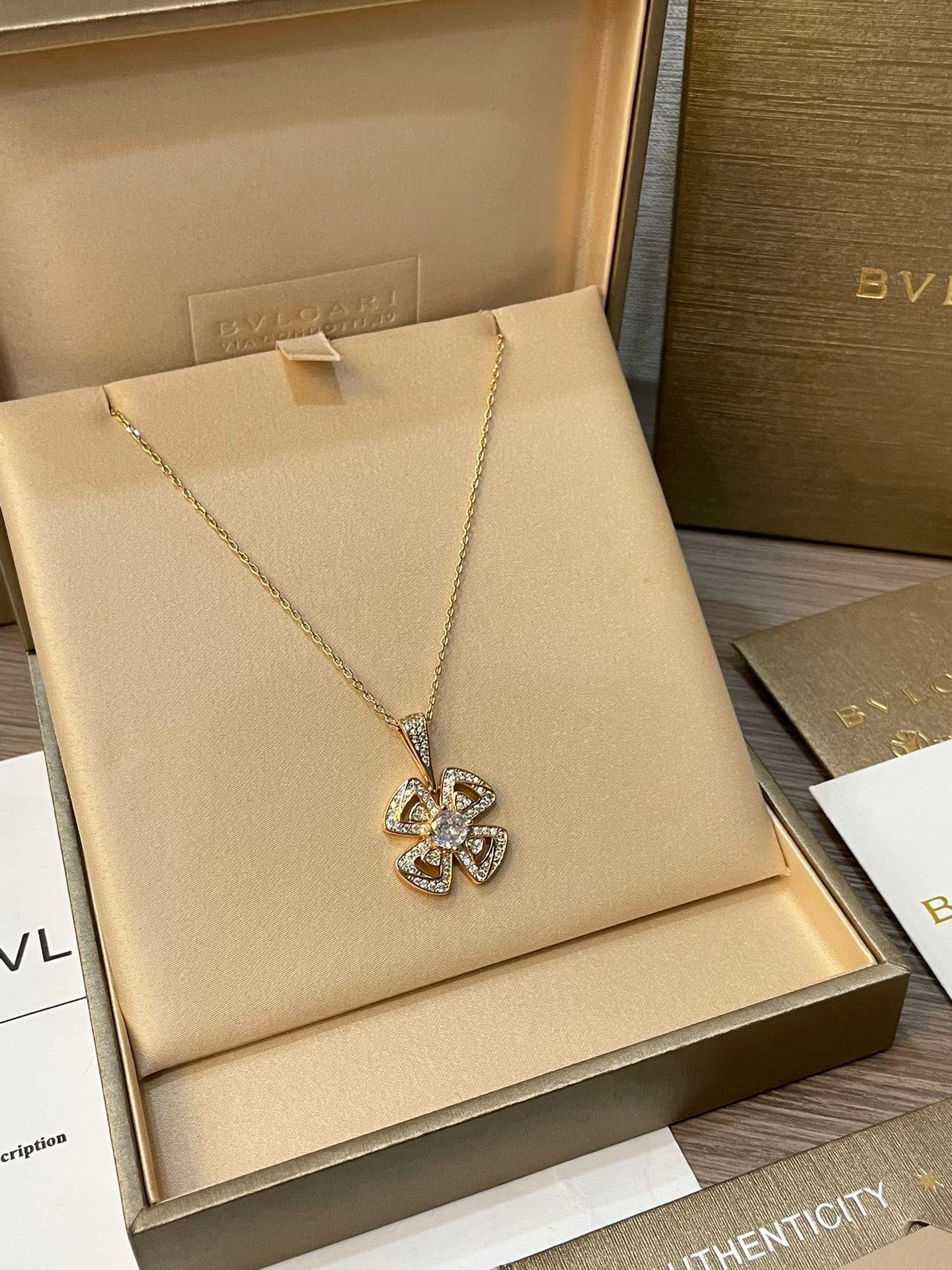 ce718d8d940e95af9569f10acca384b4.jpg Fiorever Necklace - Image 1