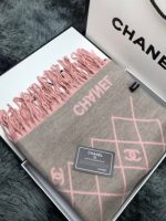 CHANEL pink and grey - Image 3