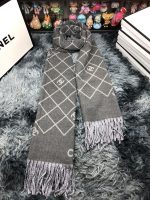 CHANEL Gray plaid scarf set - Image 4