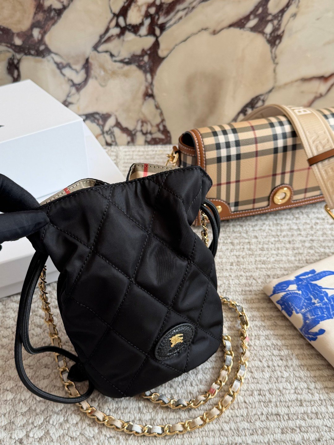 f73914a096afd10864abdb64da9ee528.jpg BURBERR Lucky Bucket Bag - Image 1