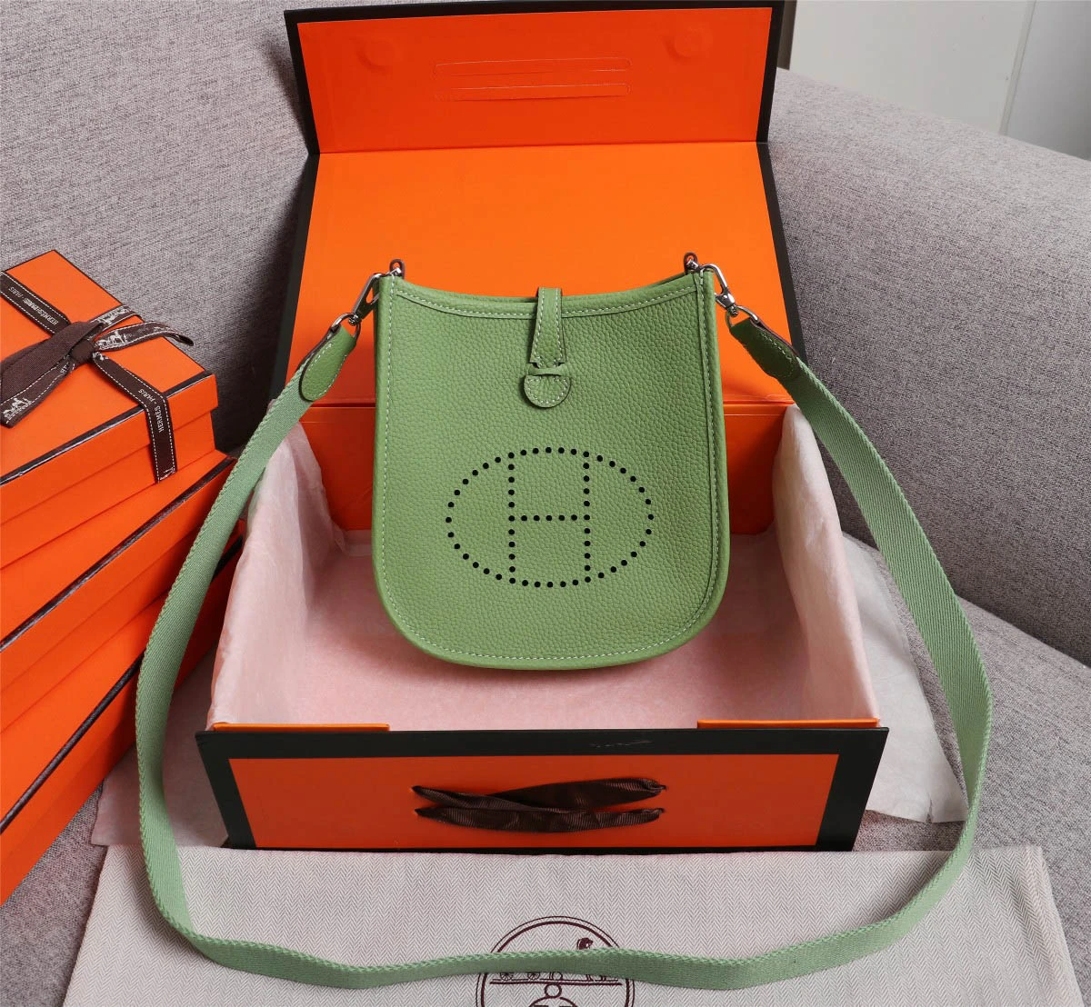 i013529aec30d360dfb1f7146d051ad5a.webp Evelyne mini size:17cm - Image 1