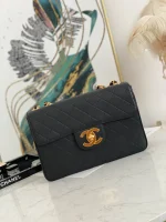 Can be one-shoulder, cross-body, handbag Size: 30.21.8cm