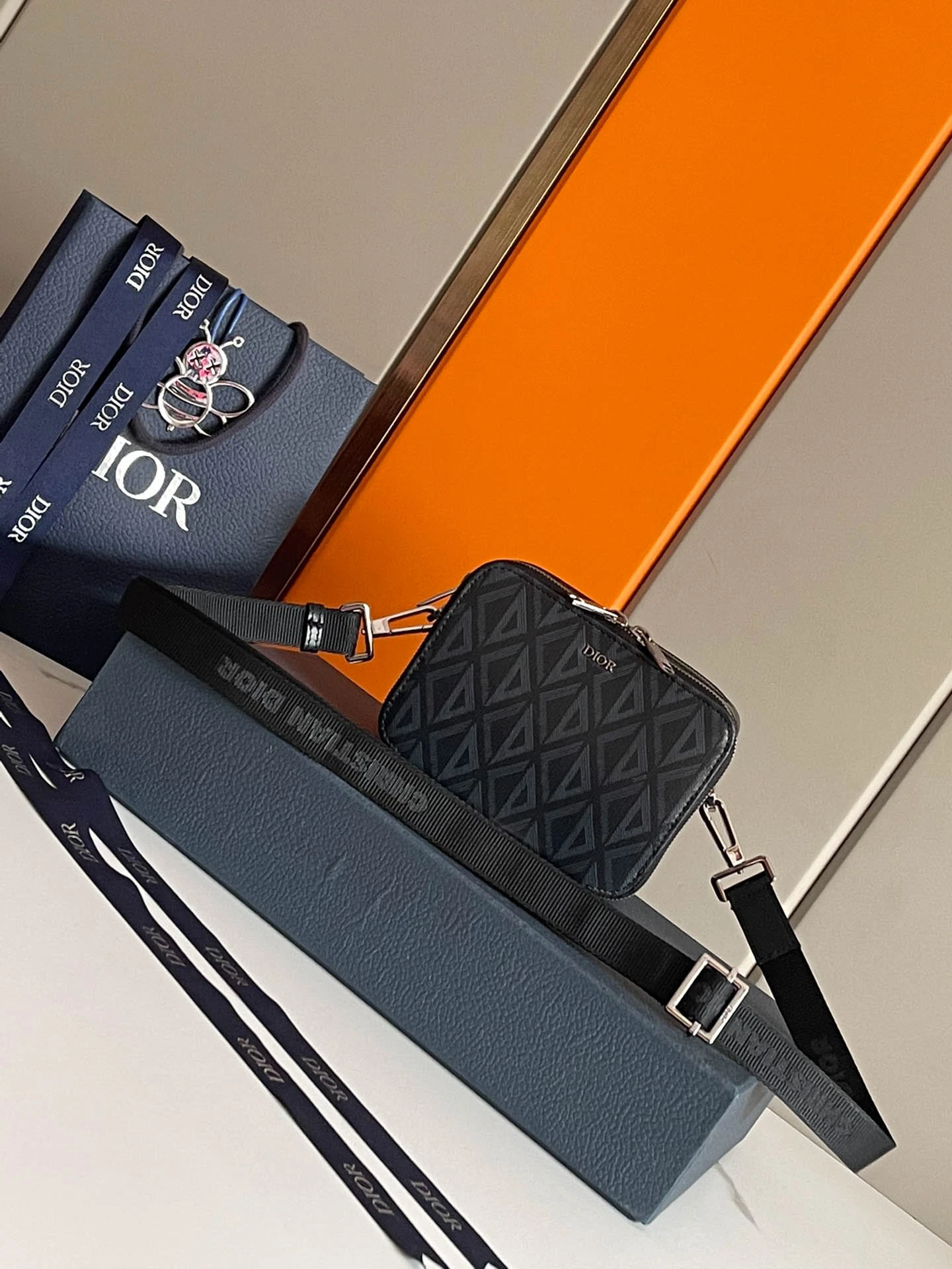 i03f2a2da9d0ae52973c16f1a4dcf164b.webp Clutch Messenger Bag Size: 17*12.5*5cm - Image 1