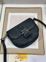 Gallop Messenger Bag Size: 20.5 x 16 x 5 cm Model: 033D - Image 2