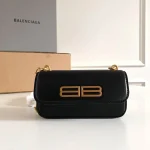 Crossbody Bag Size: 19*10*7cm