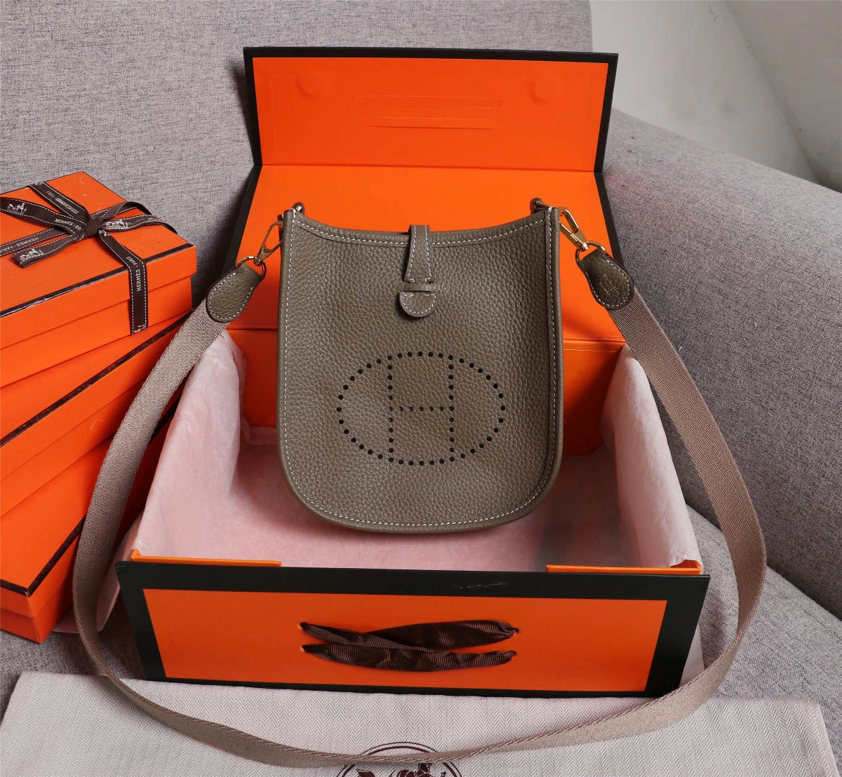 i11520f60cda103be72e7f01ebcf10186.webp Evelyne mini 百配 size:17cm - Image 1