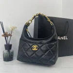 Chain underarm bag Model: size: 22X22X8cm