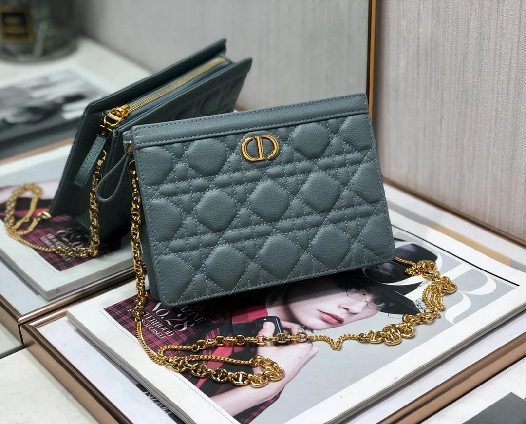 i1b0daf29bced115abe96374a0af4f9b5.webp Caro Chain Clutch Size:19x14x3cm - Image 1