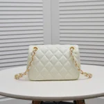 Chane Badge Bag Size: 20cm - Image 4