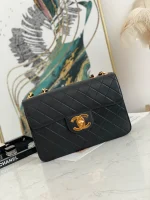 Can be one-shoulder, cross-body, handbag Size: 30.21.8cm